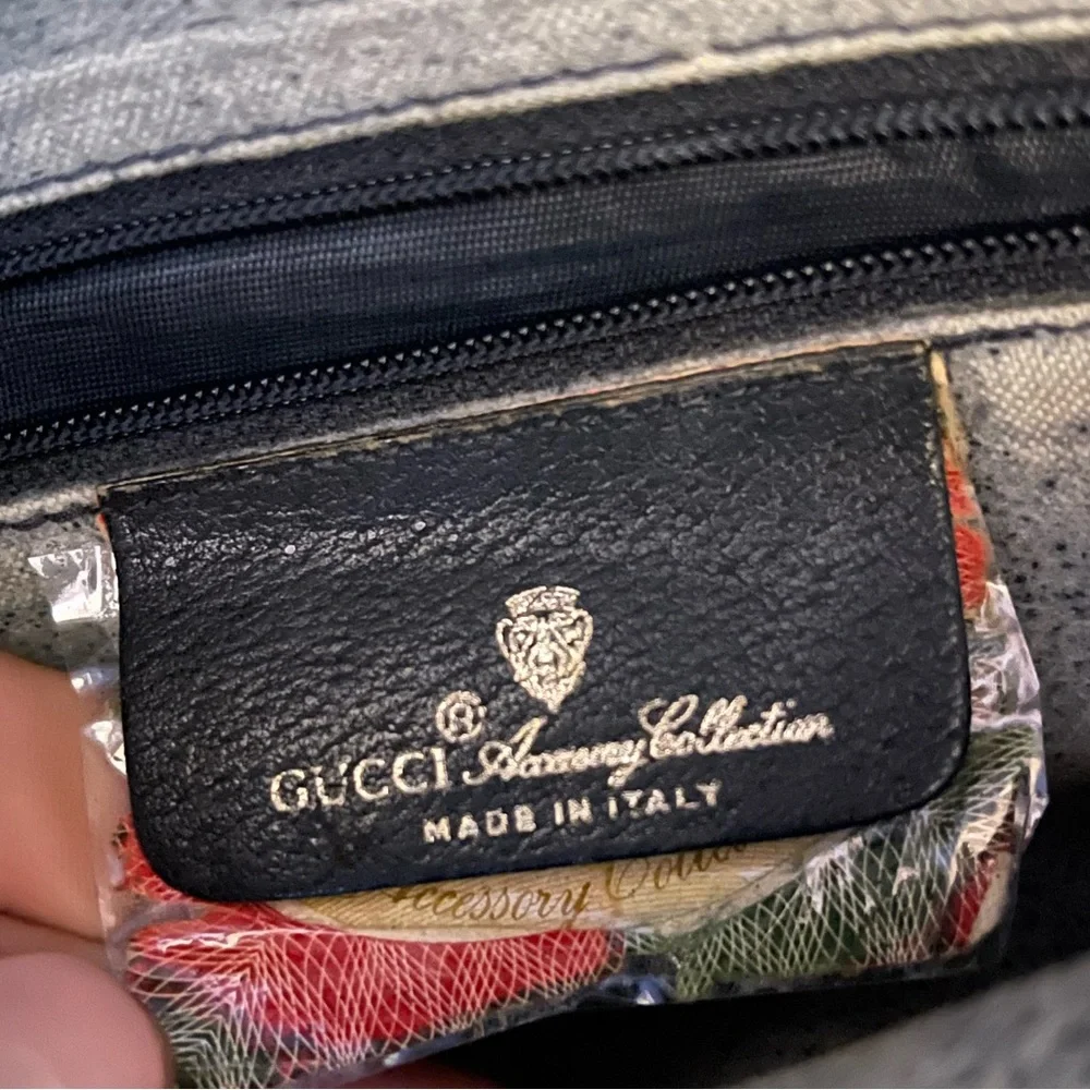 Vintage Gucci clutch - Picture 6 of 15
